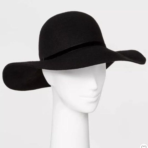 black wide brim floppy hat